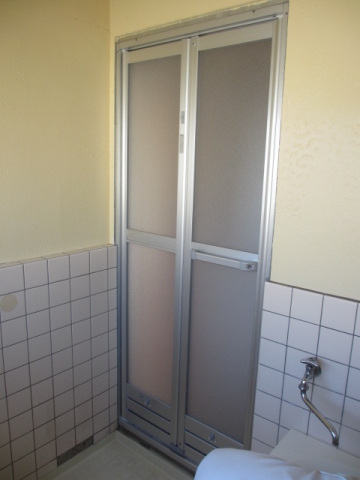 アパートの浴室折戸交換。茨城県水戸市Ｏ様所有物件